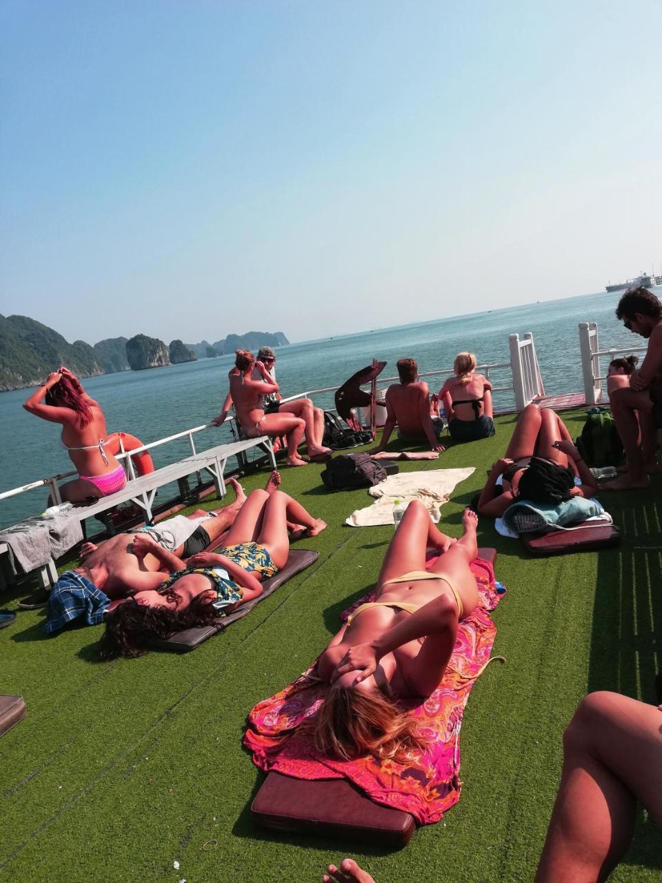 Full Moon Party Hotel Хайфон Экстерьер фото